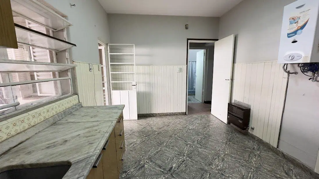 La Florida: casa al frente con garage, 2 dormitorios y patio con pileta 8