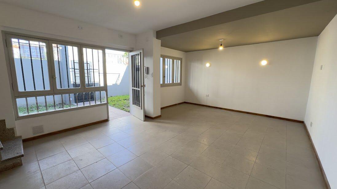 Foto de Alberdi: casa 2 dormitorios, con cochera, patio y terraza, imagen 3