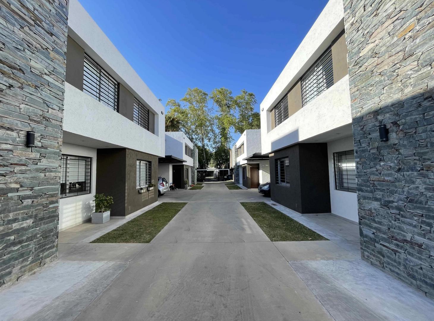 Casa con 200 m² de terreno y 3 dormitorios en alquiler en Argüello (No mascotas)