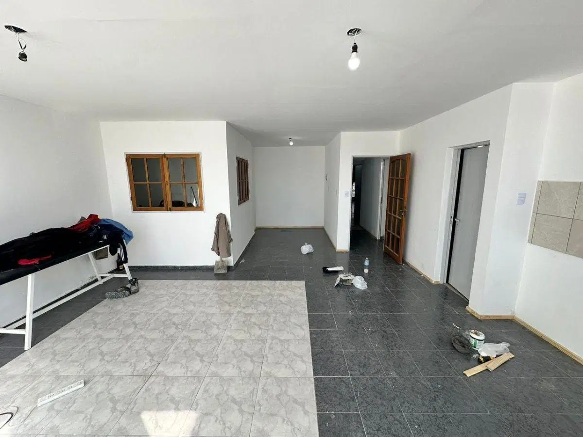 Monoambiente amplio reciclado a nuevo sobre La Cañada | Apto oficina 3