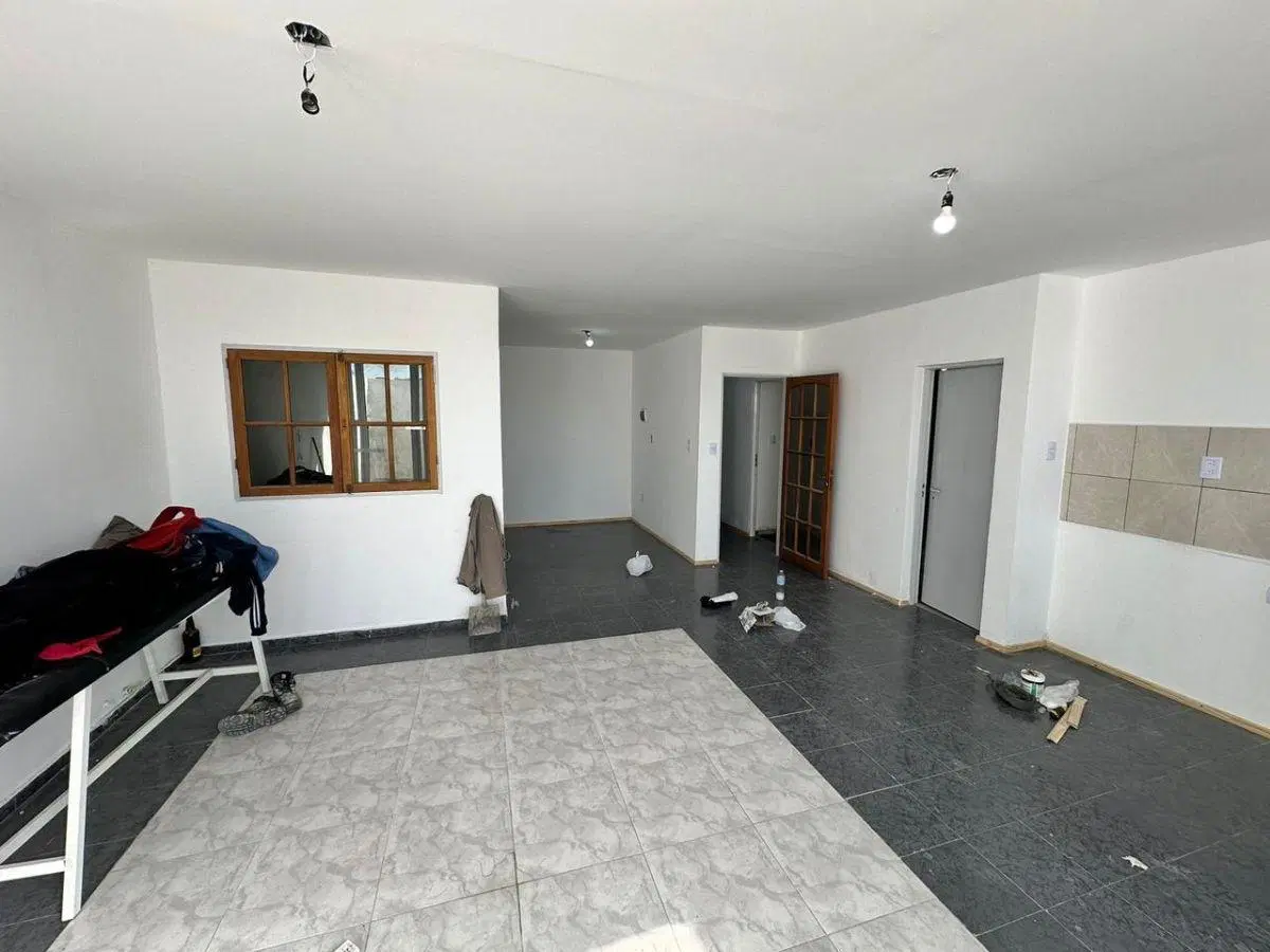Monoambiente amplio reciclado a nuevo sobre La Cañada | Apto oficina 4