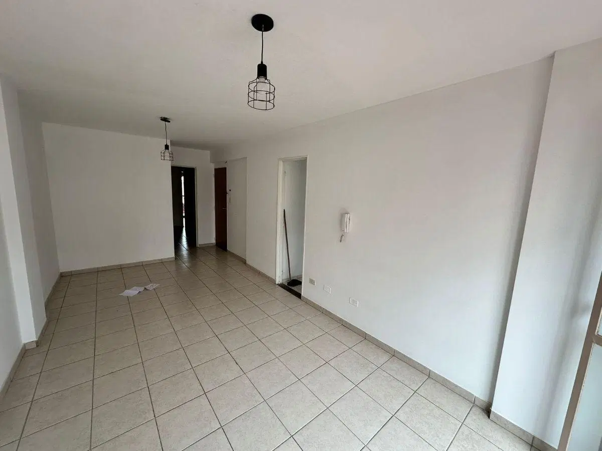 Departamento de 70 m2 con 2 dormitorios en alquiler en Nueva Córdoba 3