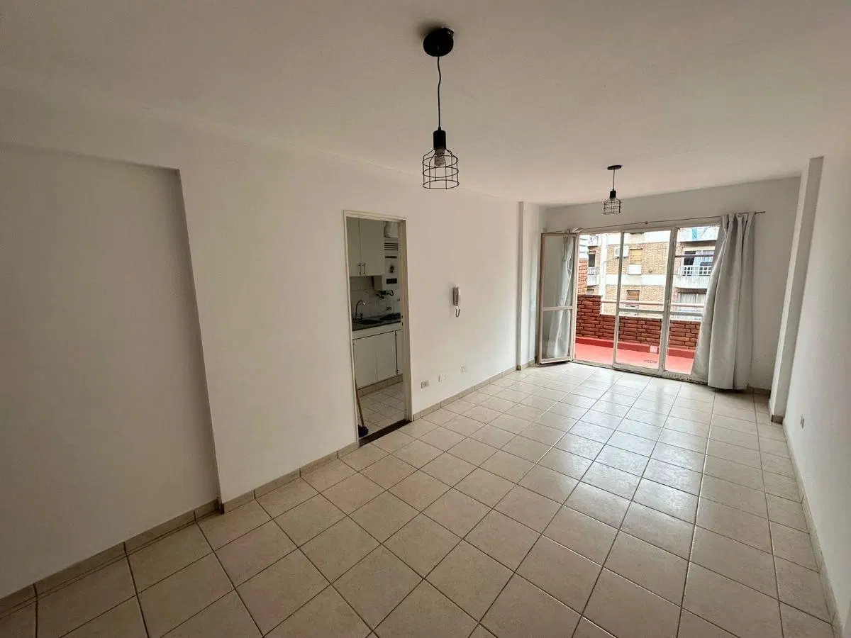 Departamento de 70 m2 con 2 dormitorios en alquiler en Nueva Córdoba 4