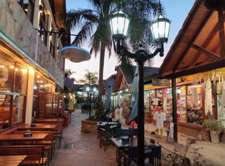 Galería Comercial Venta Exclusiva: 14 locales   depto - Capilla del Monte - Córdoba 3