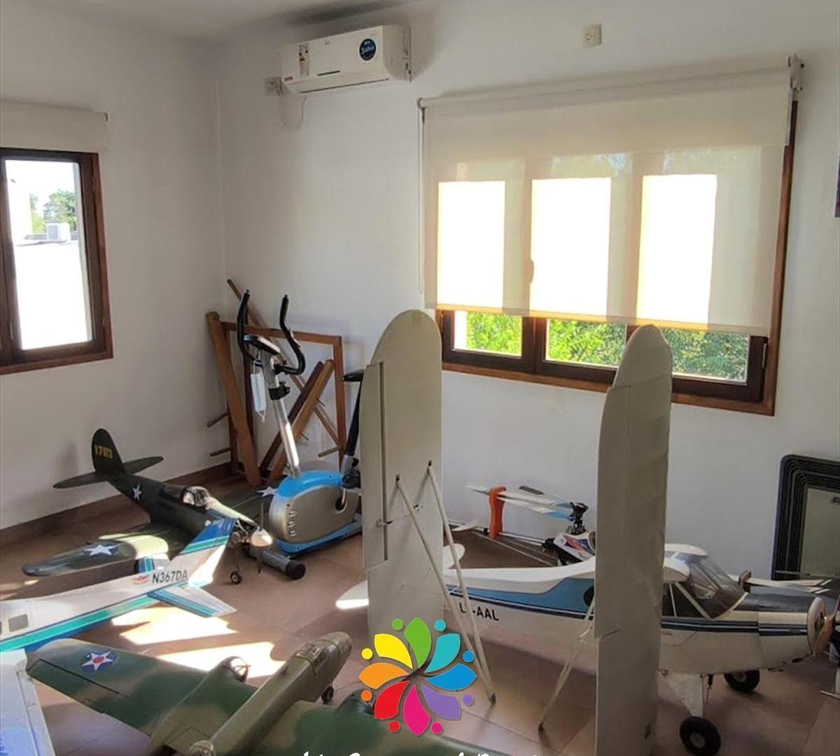 Foto de Moderna Casa en Venta 3 dormitorios - Villa Edén - La Falda - Córdoba, imagen 3