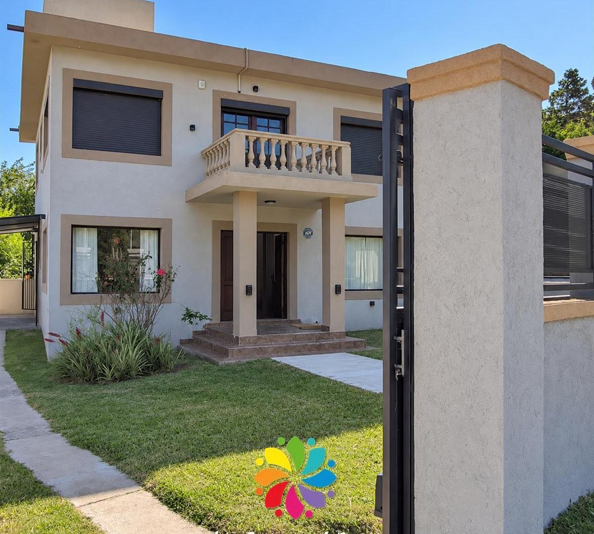 Foto de Moderna Casa en Venta 3 dormitorios - Villa Edén - La Falda - Córdoba, imagen 1