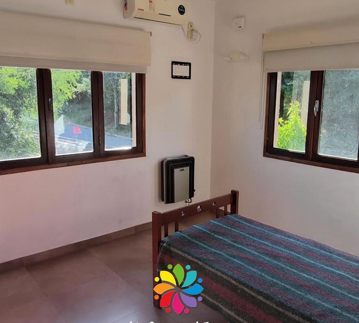 Foto de Moderna Casa en Venta 3 dormitorios - Villa Edén - La Falda - Córdoba, imagen 4