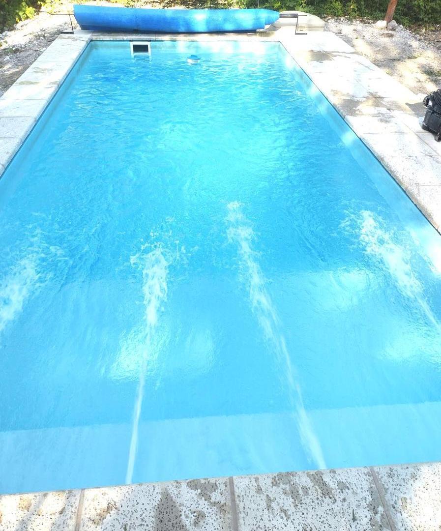 Foto de BAJÓ DE PRECIO! - 2 Cabañas en Venta con pileta - (Barrio El Condado), imagen 3