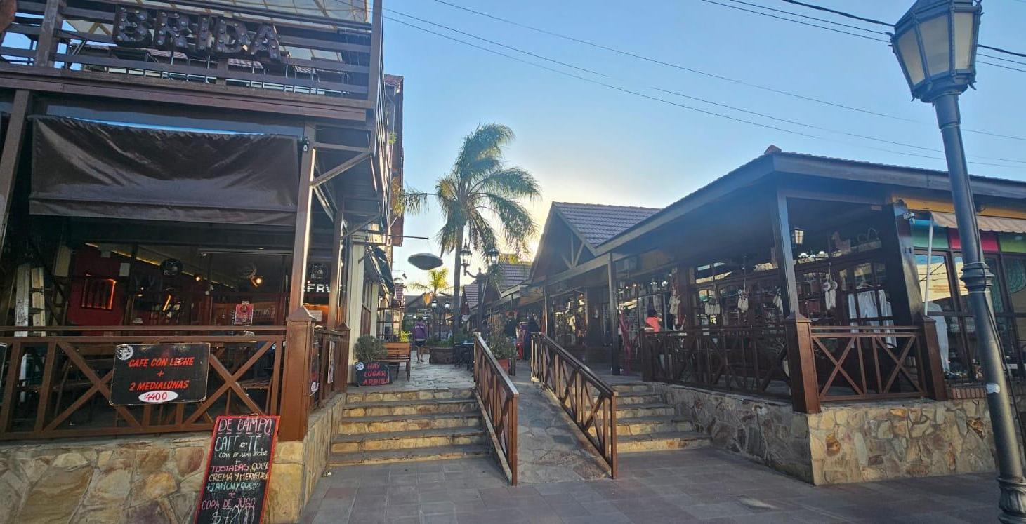 Foto de Venta Exclusiva: 14 locales depto – 646 m² cub - Galería Comercial, imagen 2