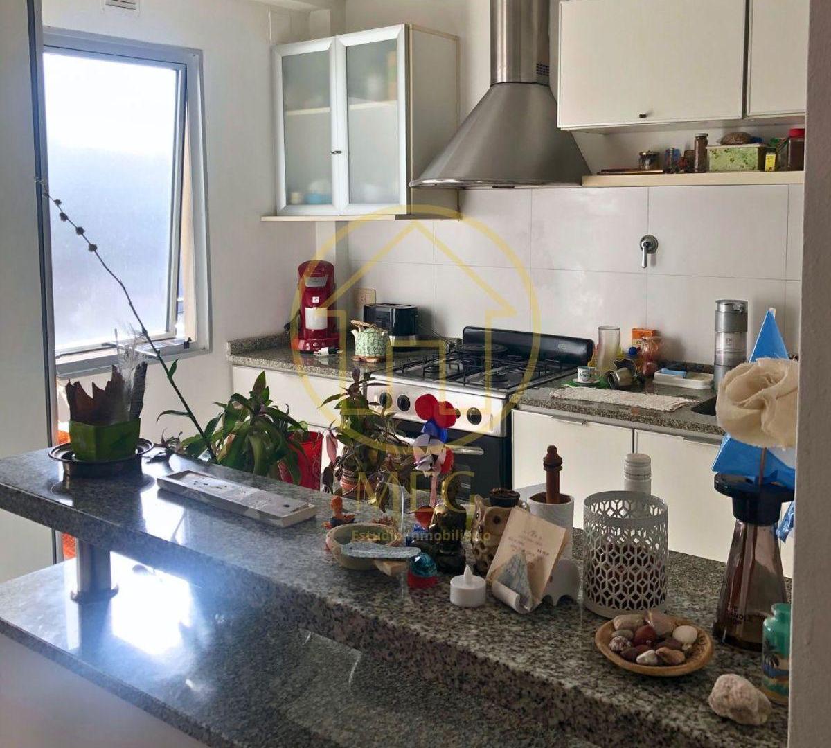 Foto de Departamento VENTA 2 ambientes con cocher ay baulera Bernal Centro, imagen 4