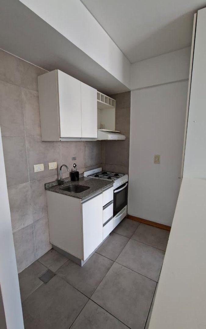 Foto de Alquiler departamento monoambiente Barrio Parque Bernal, imagen 2