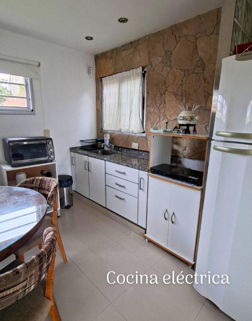 Foto de Casa en alquiler con jardín y pileta en Don Bosco, imagen 3