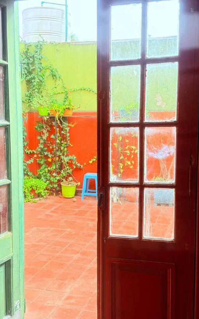 Muy lindo PH de 4 ambientes con un patio con cerramiento y terraza propia en pleno barrio de Boedo. 3