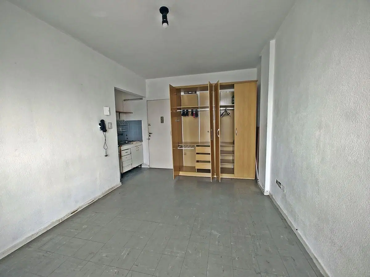 Solis 637 Piso 19 J Monoambiente lateral (U$S38.000) 2