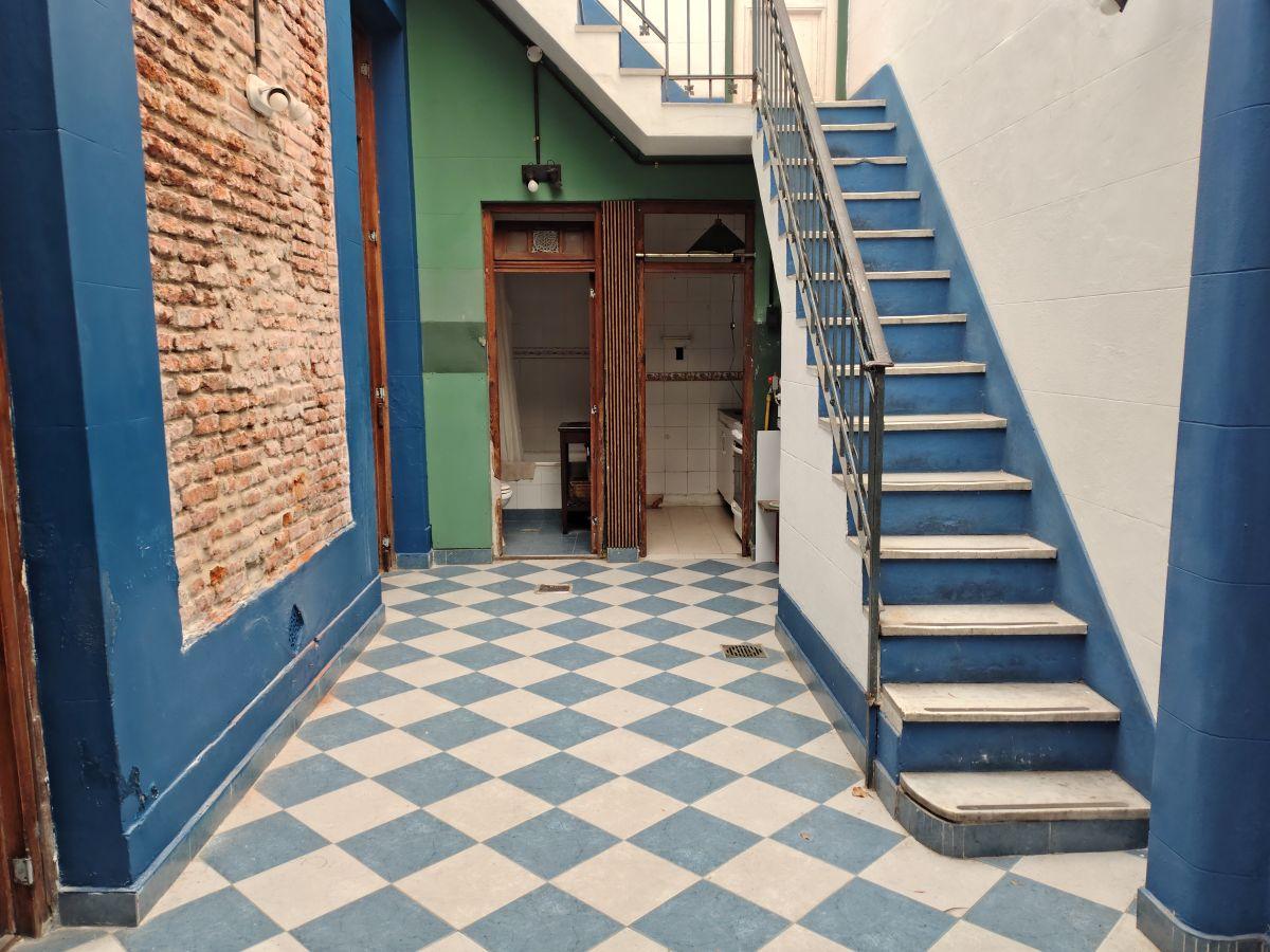 Foto de Ph de 4 ambientes más entrepiso en pleno Boedo con patio cubierto y dos, imagen 4