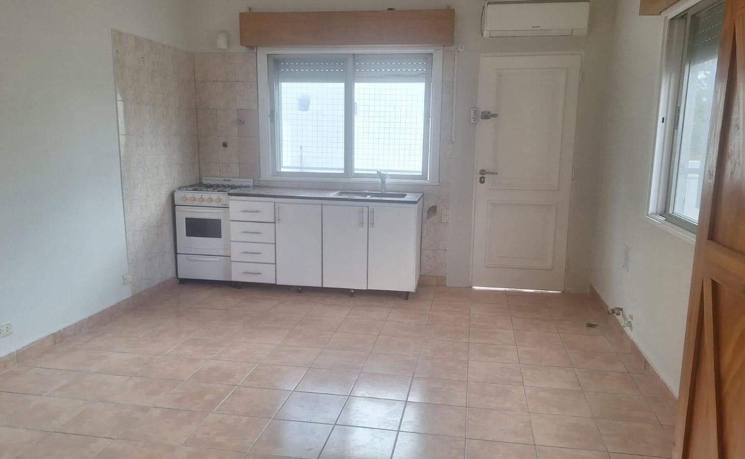Foto de ALQUILER – 2 AMBIENTES CON TERRAZA DE USO EXCLUSIVO – SAN ISIDRO *SIN, imagen 1