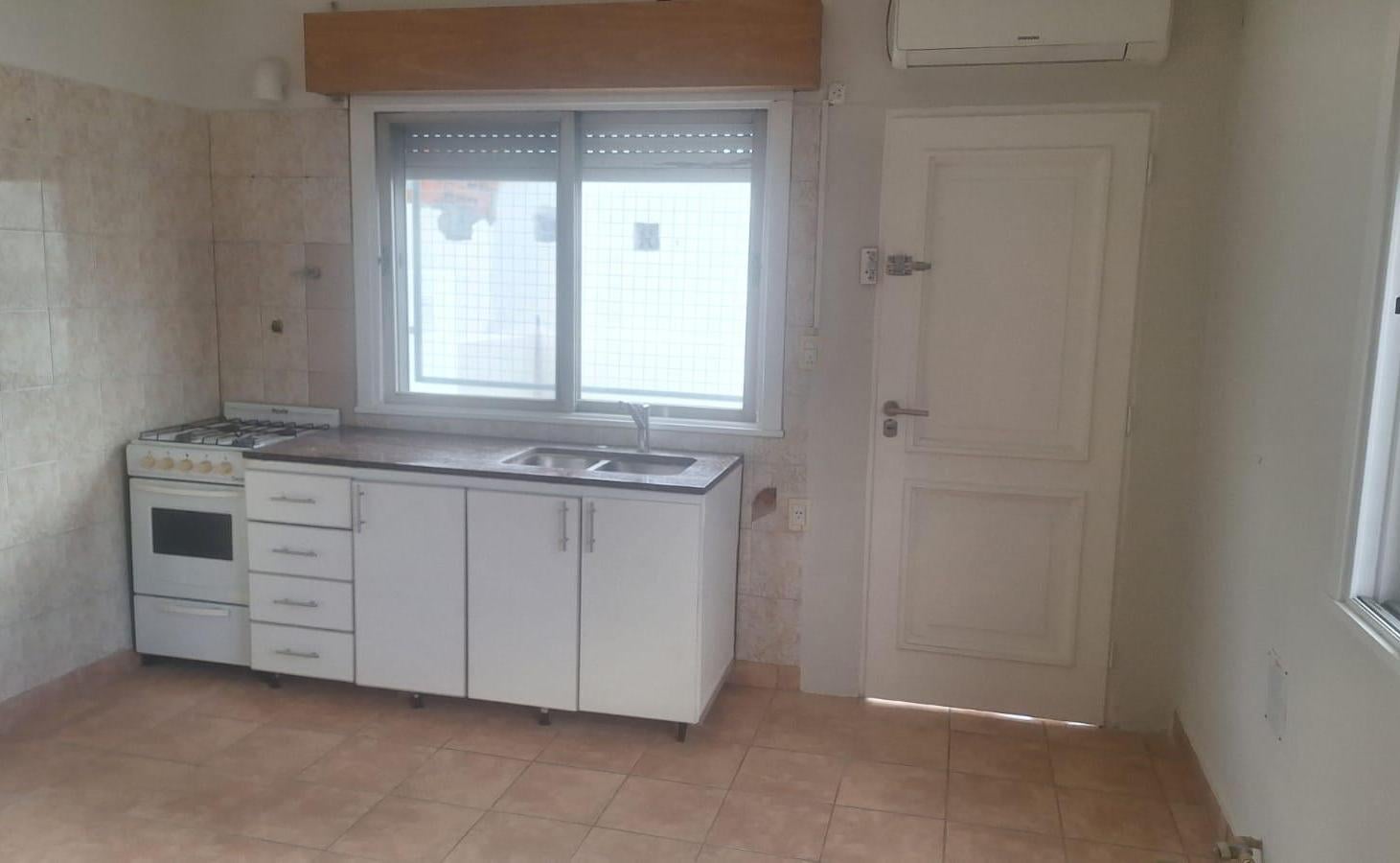 Foto de ALQUILER – 2 AMBIENTES CON TERRAZA DE USO EXCLUSIVO – SAN ISIDRO *SIN, imagen 2
