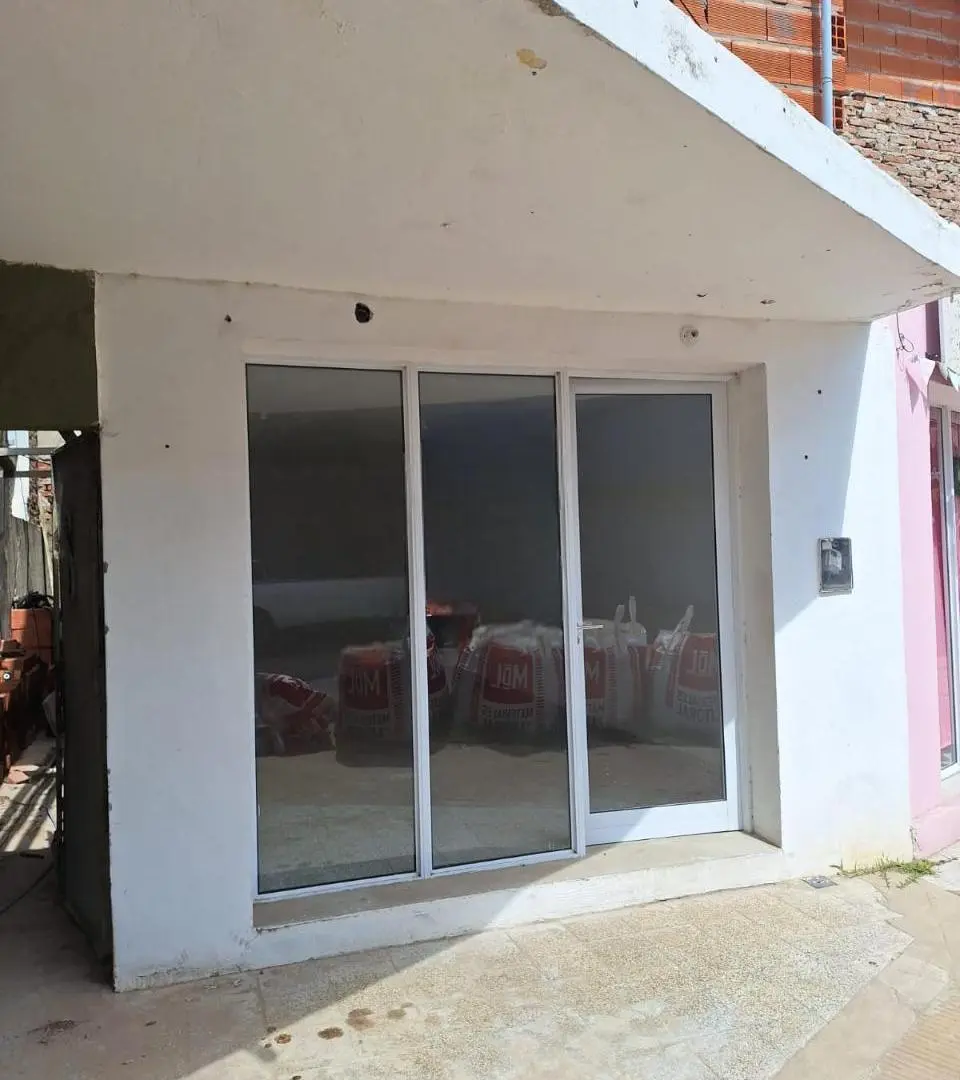 Alquiler local comercial en Santo Tomé. 2