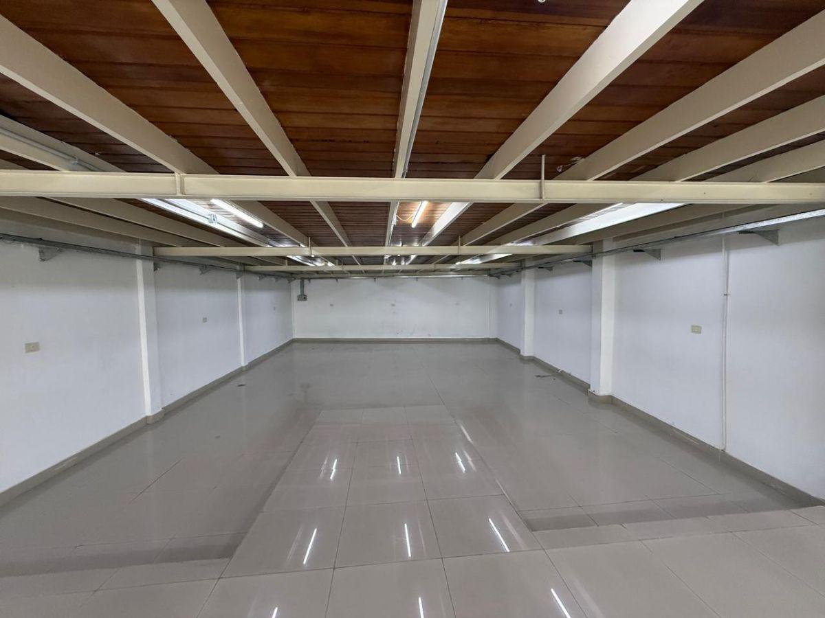 Foto de Local Varios Destinos Frente A Estación Virreyes. Cocina, 2 Baños. 255, imagen 2