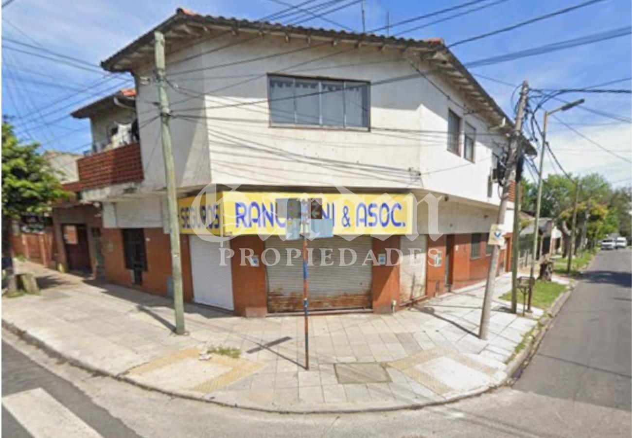 Local en esquina de 35 m2 sobre 9 de Julio. Posesion inmediata.