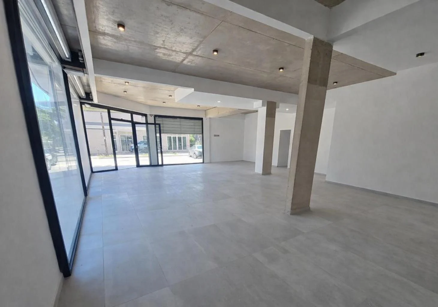 Local Comercial 112 m² Aprox. Ventanales en Dvh + 2 Baños - Alquiler
