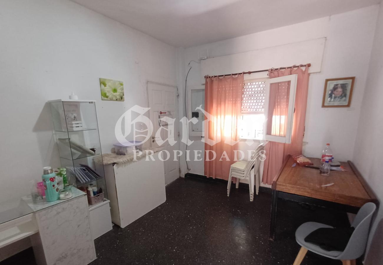 PH 3 ambientes en 1er piso. Patio/Cochera. 2 Dormitorios . Living - Cocina - Terraza. 103 m2 totales