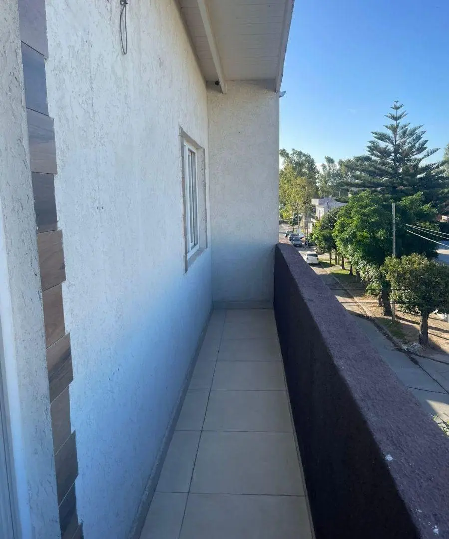 Departamento 2 ambientes amplio con balcón. 2do piso al frente. Posesión inmediata 8