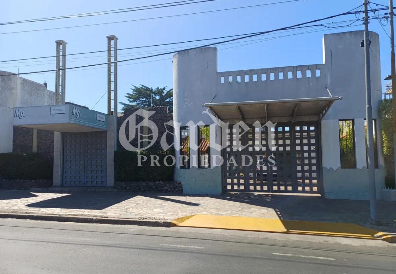 Local Comercial Ideal Varios Destinos. 600 M2 Totales. Inmejorable Ubicación Estratégica