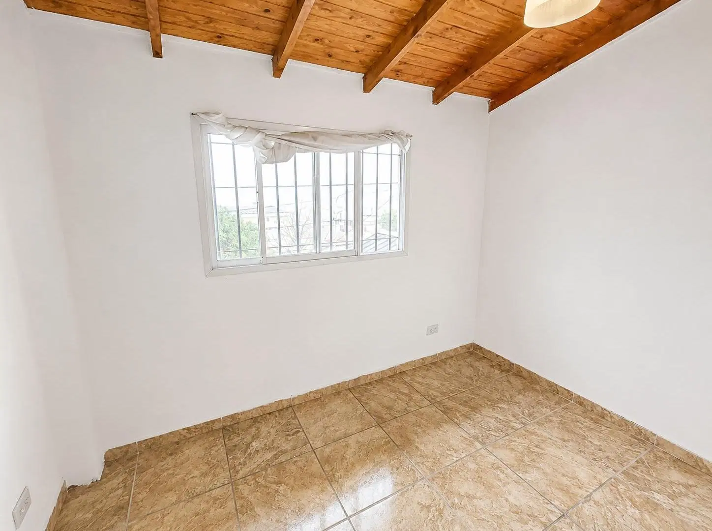 Departamento 2 ambientes en 2° piso. Lavadero. Posesión inmediata. Barrio Golf San Andrés 4