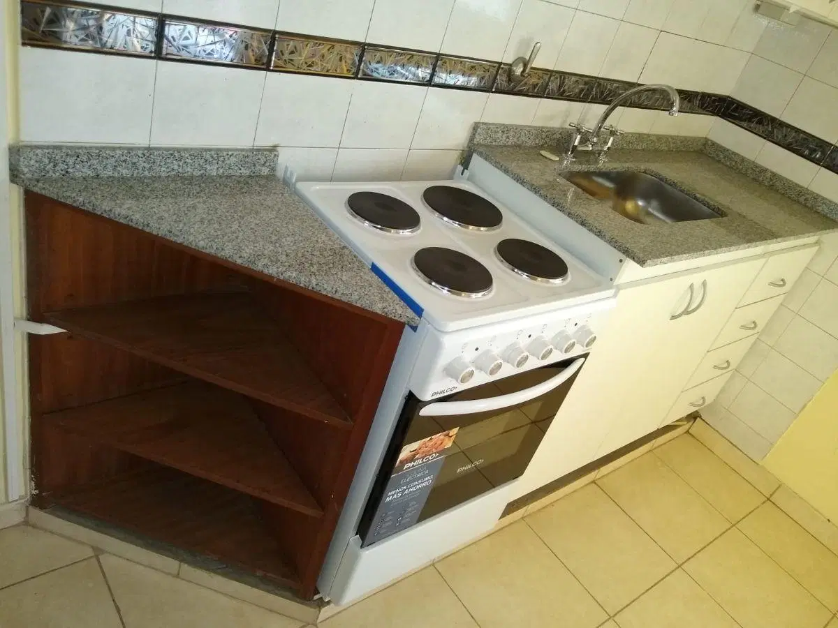 PH en 1er piso al frente. Cocina/Comedor - Dormitorio - Baño - Patio. POSESION INMEDIATA 8