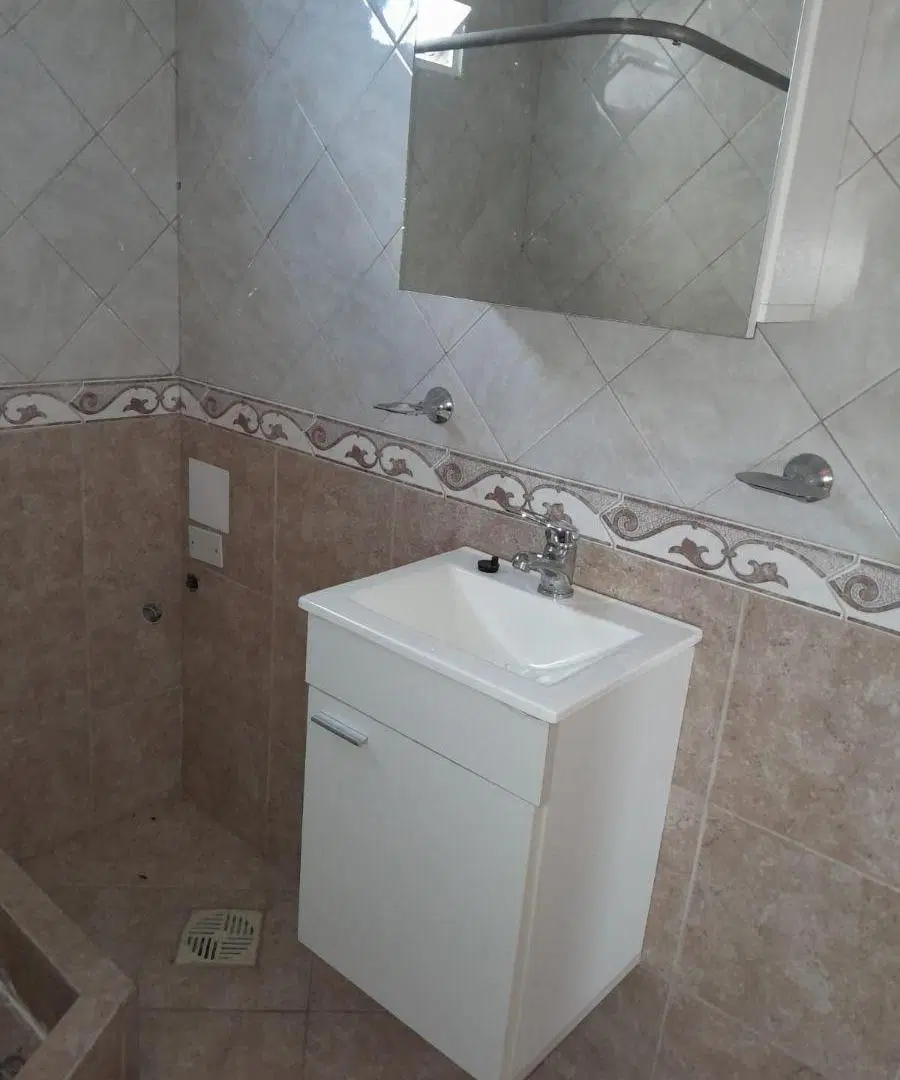PH en 1er piso al frente. Cocina/Comedor - Dormitorio - Baño - Patio. POSESION INMEDIATA 3