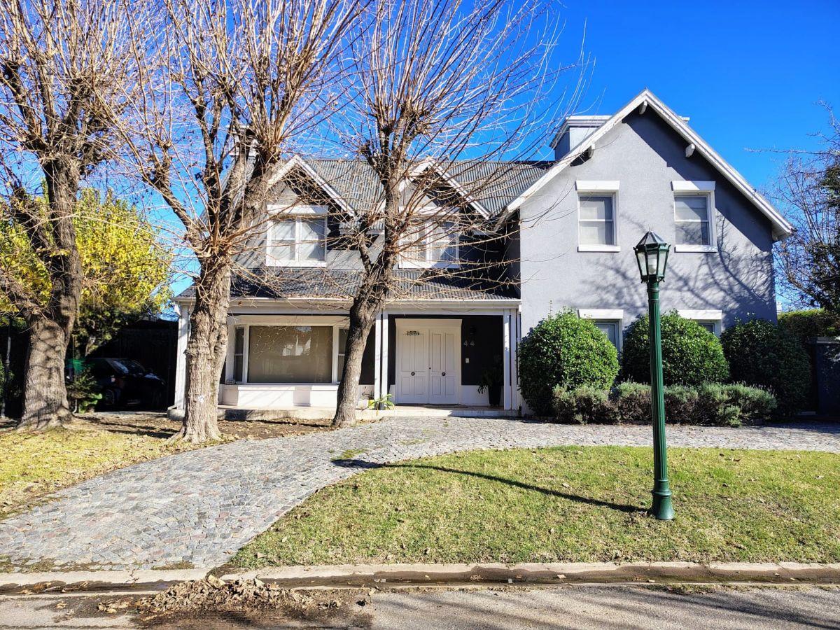 Excelente Casa de 4 Ambientes con Pileta en Barrio Septiembre