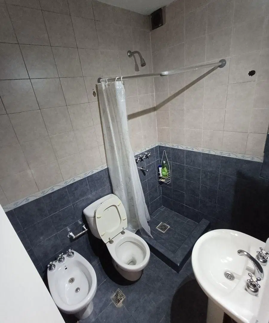 Departamento 2 ambientes en 2do piso con COCHERA CUBIERTA. Exc. estado y ubicación. APTO CREDITO 3