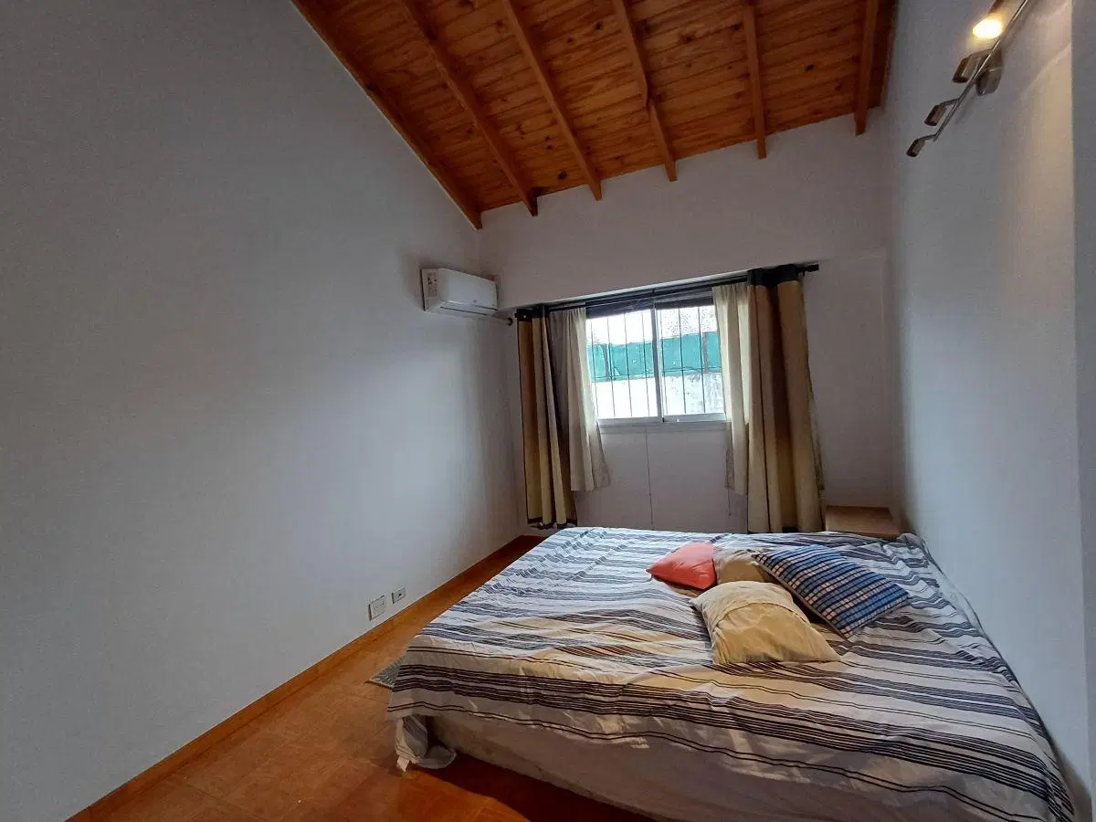 Departamento 2 ambientes en 2do piso con COCHERA CUBIERTA. Exc. estado y ubicación. APTO CREDITO 4