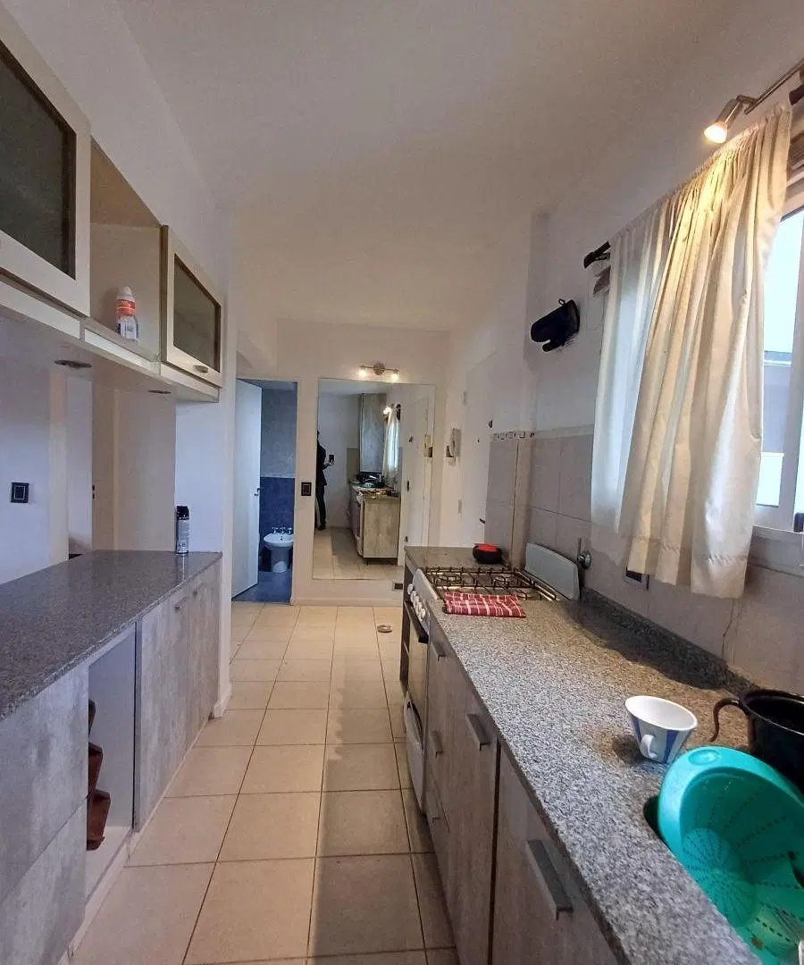 Departamento 2 ambientes en 2do piso con COCHERA CUBIERTA. Exc. estado y ubicación. APTO CREDITO 8