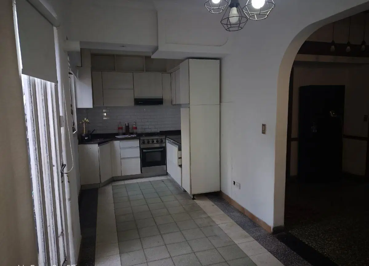 Casa en alquiler de 3 ambientes. Living/Comedor - 2 Dormitorios - Patio - Cuarto de herramientas 4