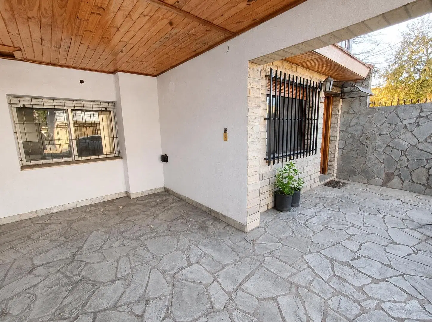 PH 3 ambientes al frente. Cochera - 2 Dormitorios - Patio - Terraza. 172 m2 totales. APTO CREDITO 4