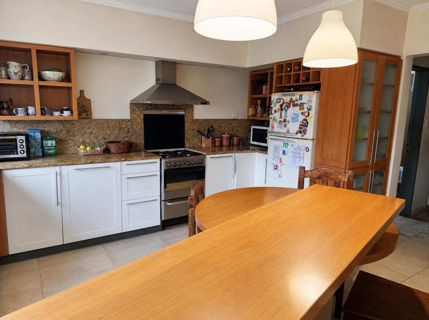Foto de CASA 5 AMBIENTES. Cochera, 4 dormitorios + dependencia de servicio, imagen 1