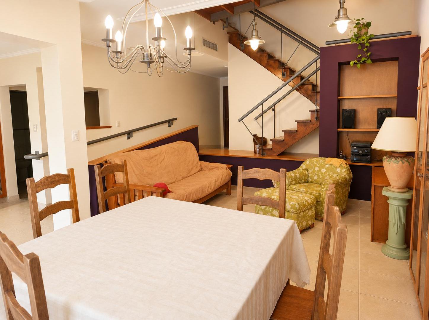 Foto de CASA 5 AMBIENTES. Cochera, 4 dormitorios + dependencia de servicio, imagen 4