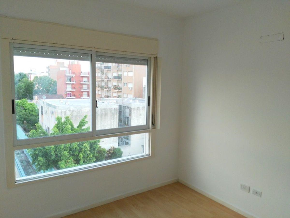 Foto de Departamento 2 amb. en 5to piso. Living/comedor con cocina integrada. Balcón. Posesión inmediata, imagen 5