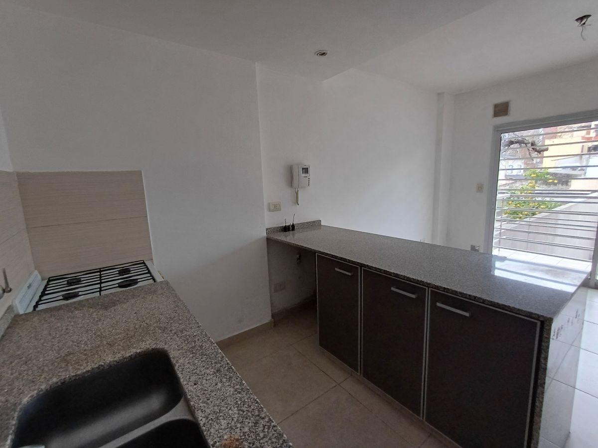 Foto de Departamento 2 ambientes amplios en San Martin Centro. SUM. Posesion, imagen 2