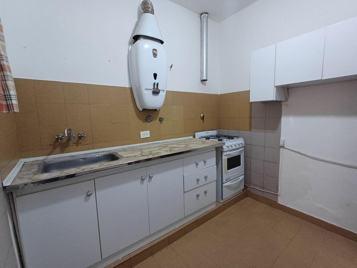 Foto de PH en alquiler de 3 ambientes. 2 Dormitorios. Patio. Excelente, imagen 3