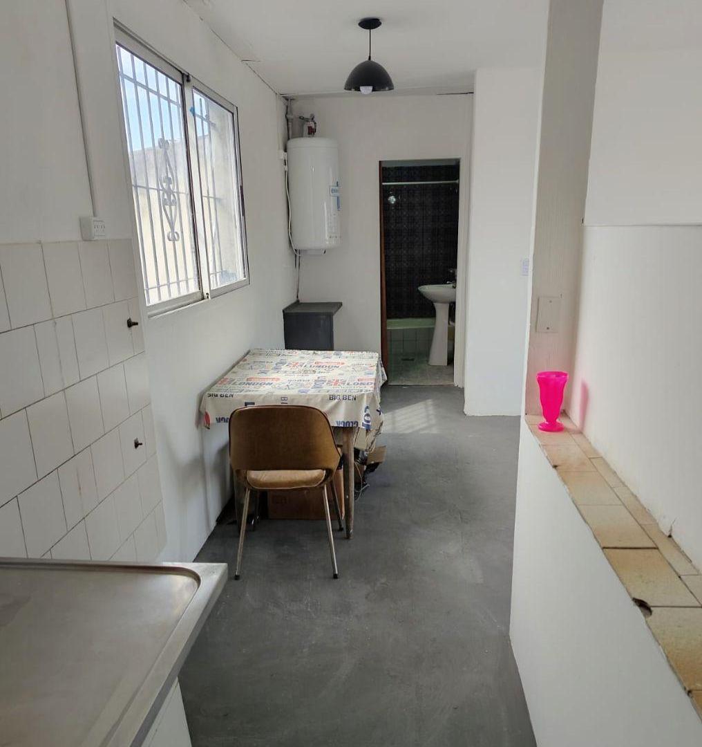 Foto de PH en alquiler de 3 ambientes. 2 Dormitorios. Patio. Muy buena, imagen 3