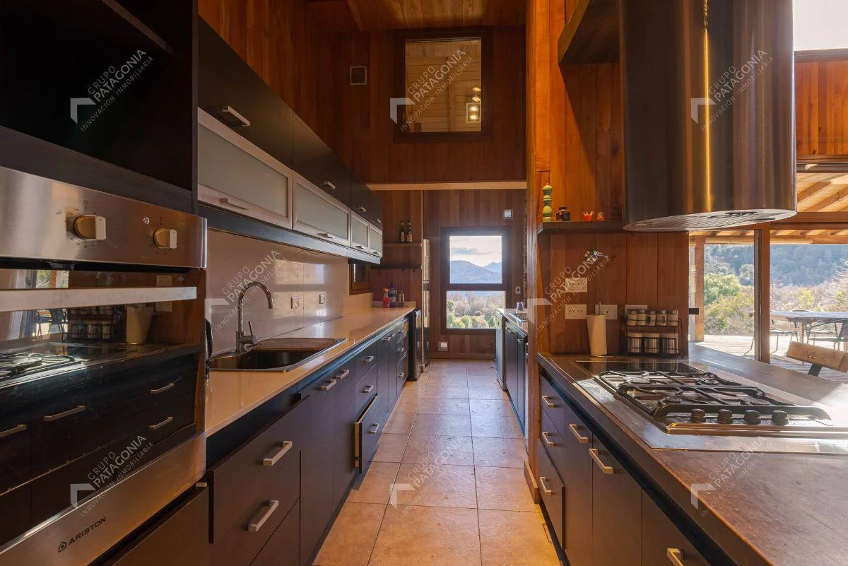 Foto de Casa de diseño en venta en San Martin De Los Andes Barrio, imagen 2