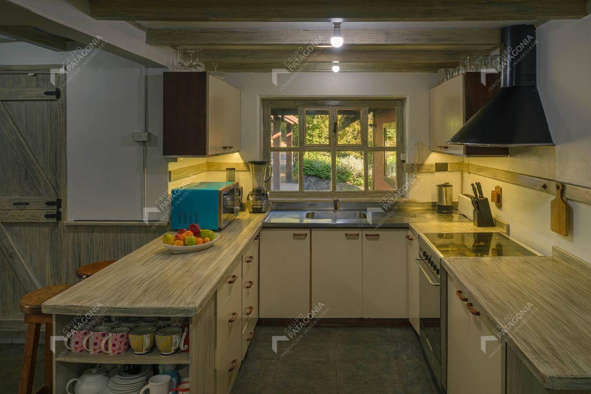 Foto de Gran casa con pileta en venta zona centro san Martín de los andes, imagen 3