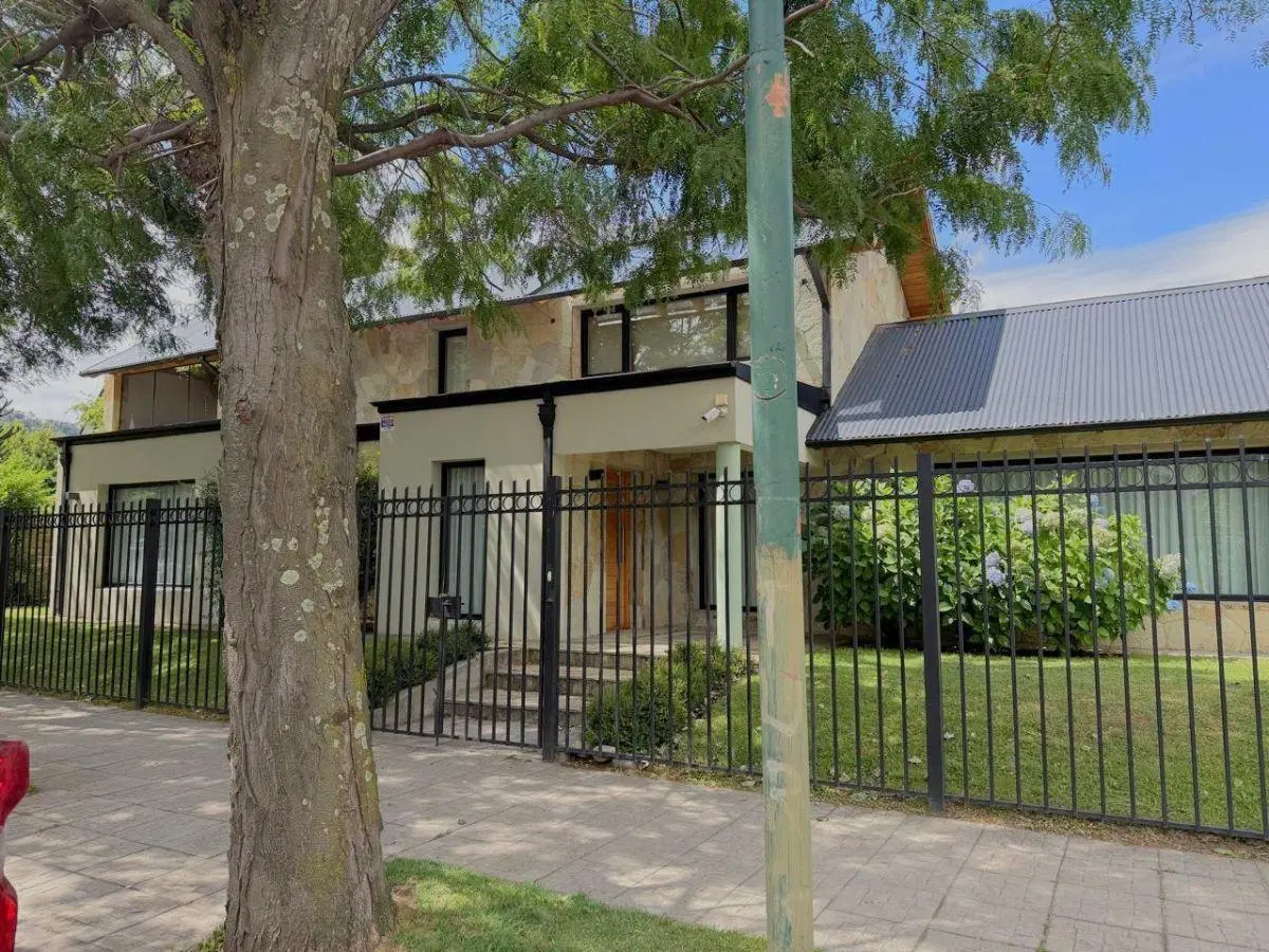 Exclusiva casa en venta en pleno centro de San Martín de Los Andes!! 4