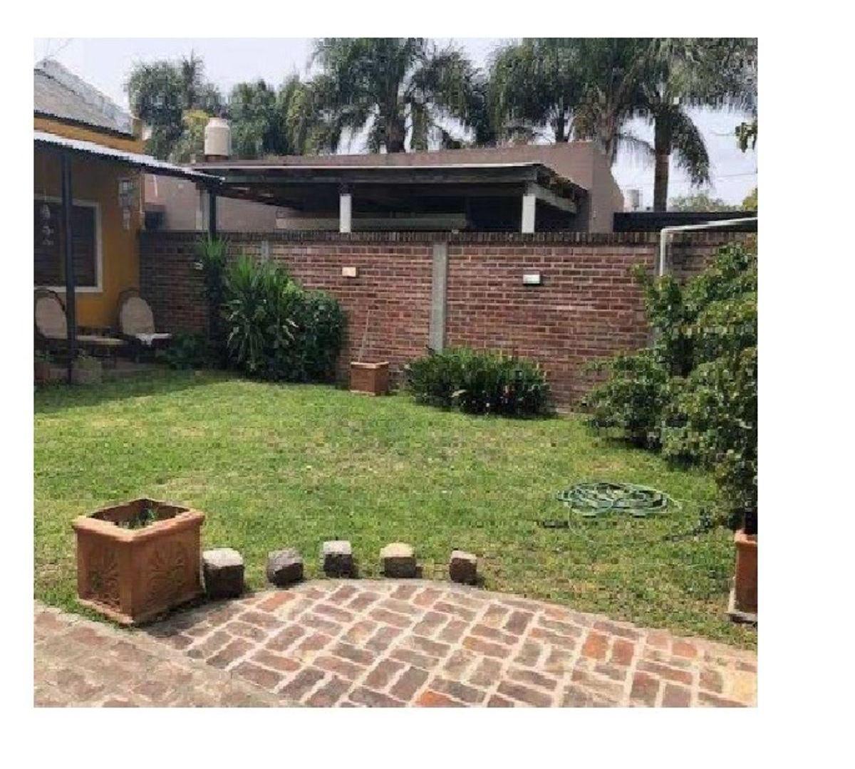 Foto de Casa a una cuadra de cantilo y dos se camino belgrano con tres, imagen 1