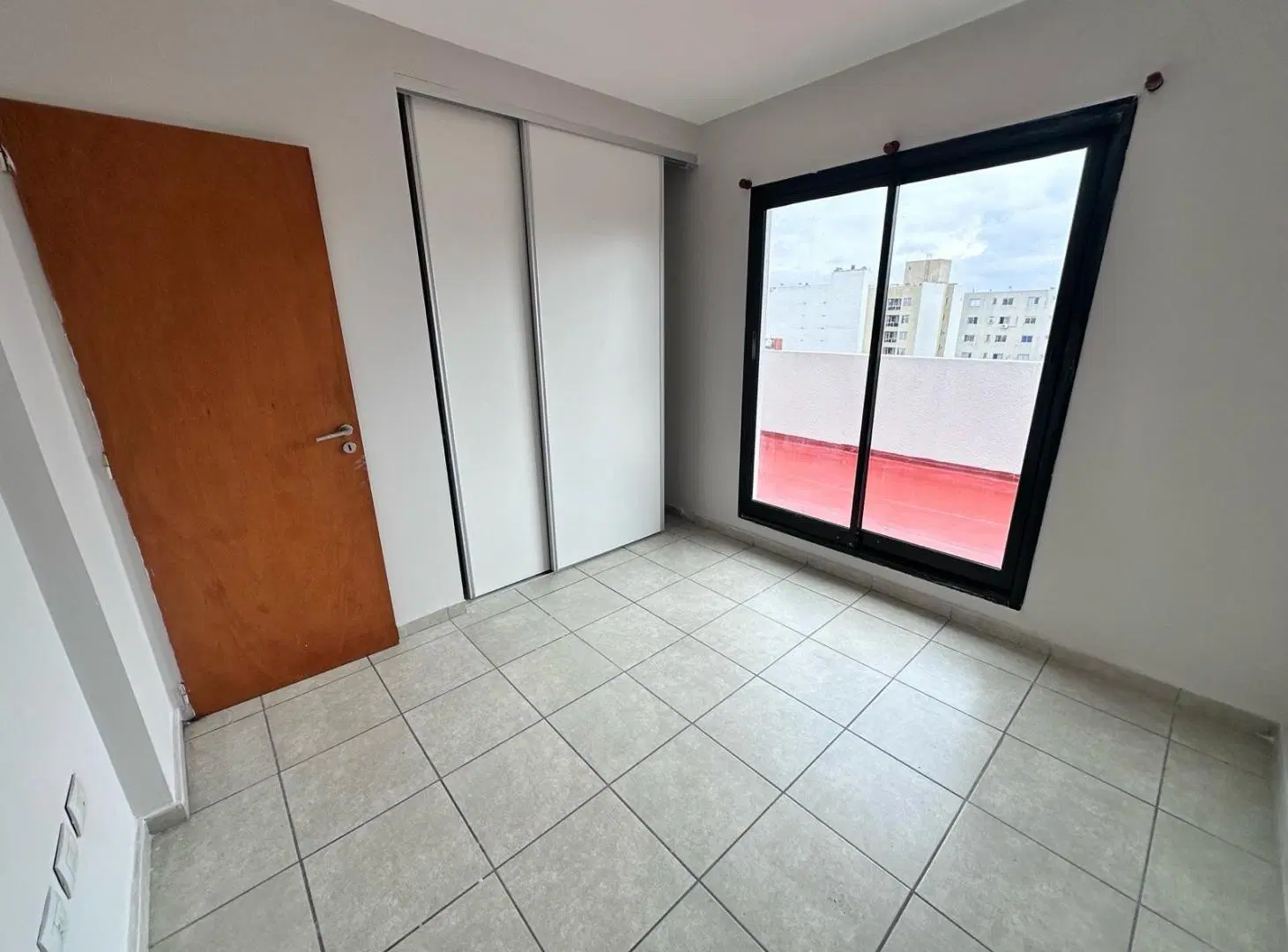 Se alquila | Depto 2 dormitorios con balcon terraza frente a Plza Jeronimo del barco 4