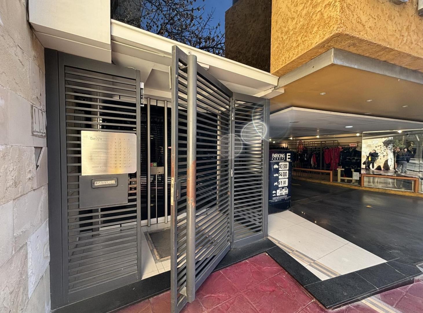 Foto de SE VENDE | Depto de 2 dormitorios y 2 baños | Nueva Córdoba, imagen 2
