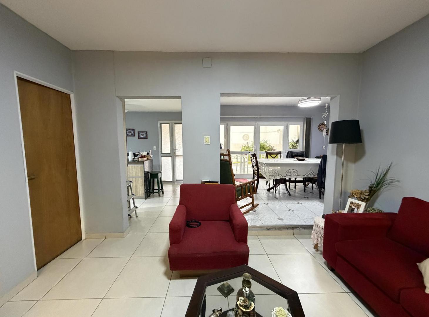 Foto de SE VENDE - Casa - 4 Dormitorios - B° Gral. Bustos, imagen 4